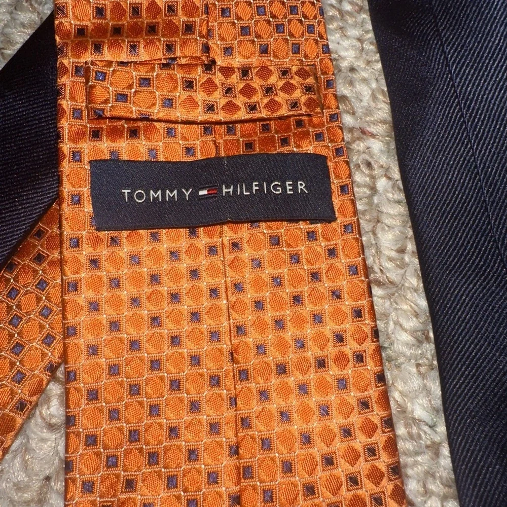Mens‎ TOMMY HILFIGER 100% Silk Tie Neckwear Orange & Navy EUC